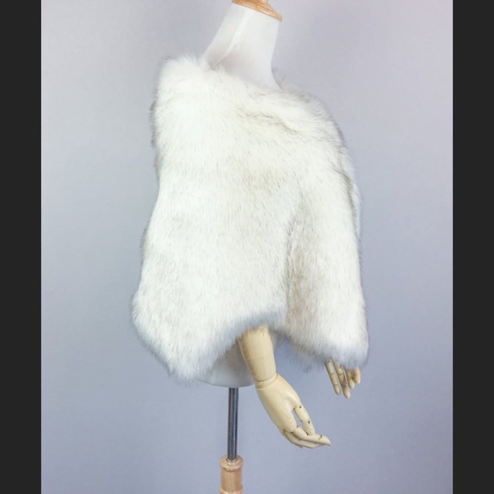 Gorgeous shawl-perfect for winter wedding